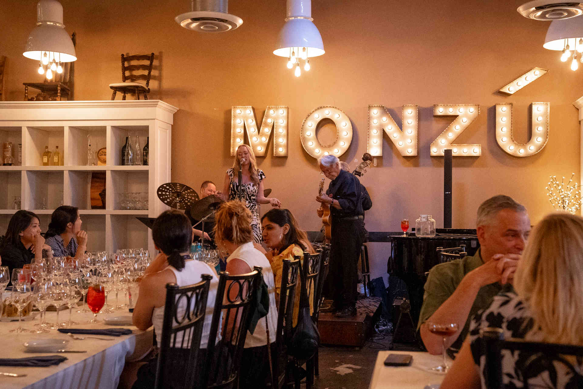 01-Monzu-LVCA-Tours-beigestellt
