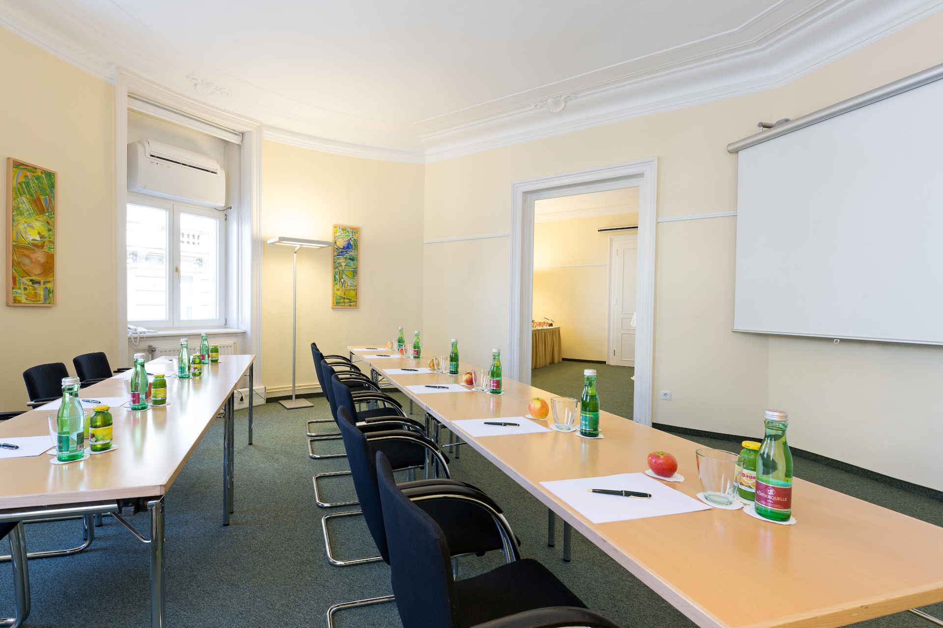 Bright seminar room in the Hotel Kaiserhof Vienna, photo provided
