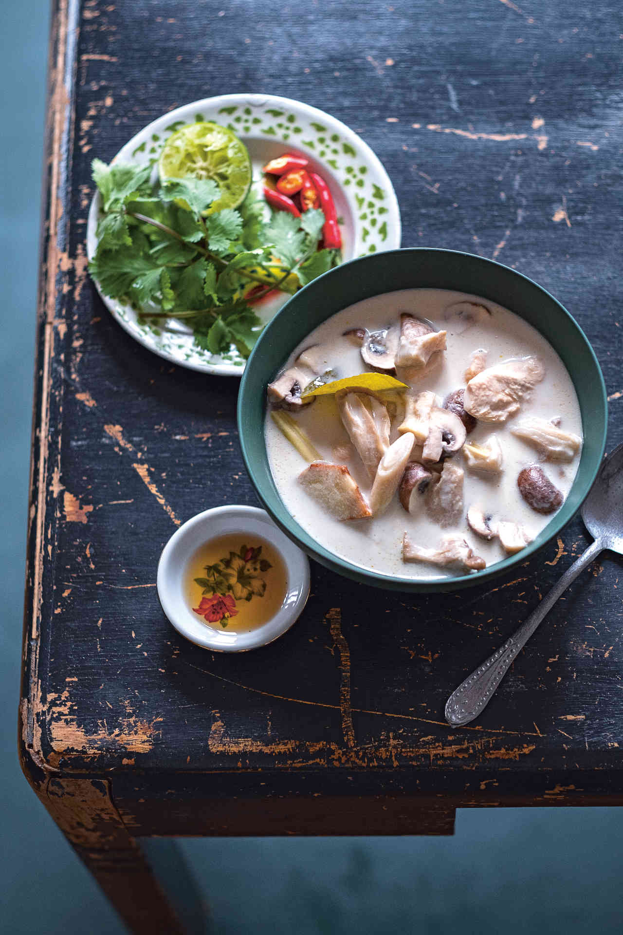 Tom Kha Gai © DK Verlag / Akiko Ida, Rezepte: Orathay Souksisavanh
