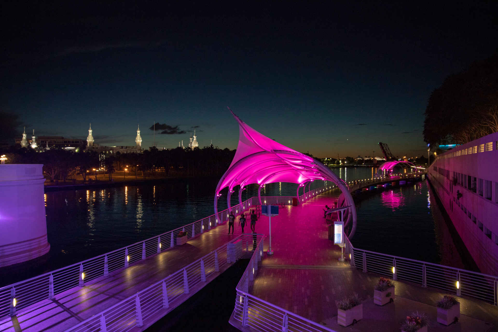 Tampa Riverwalk © Keir Magoulas / Visit Tampa Bay