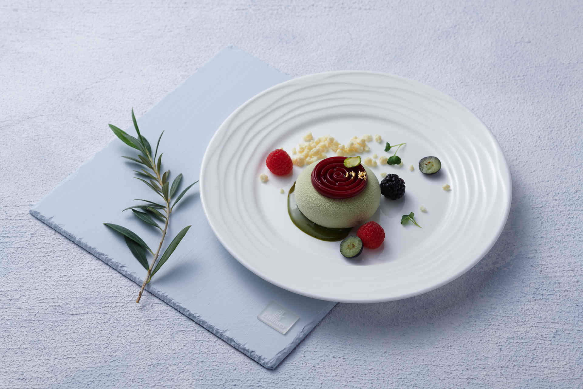 Veganes Pistazien-Himbeer-Mousse © Emirates