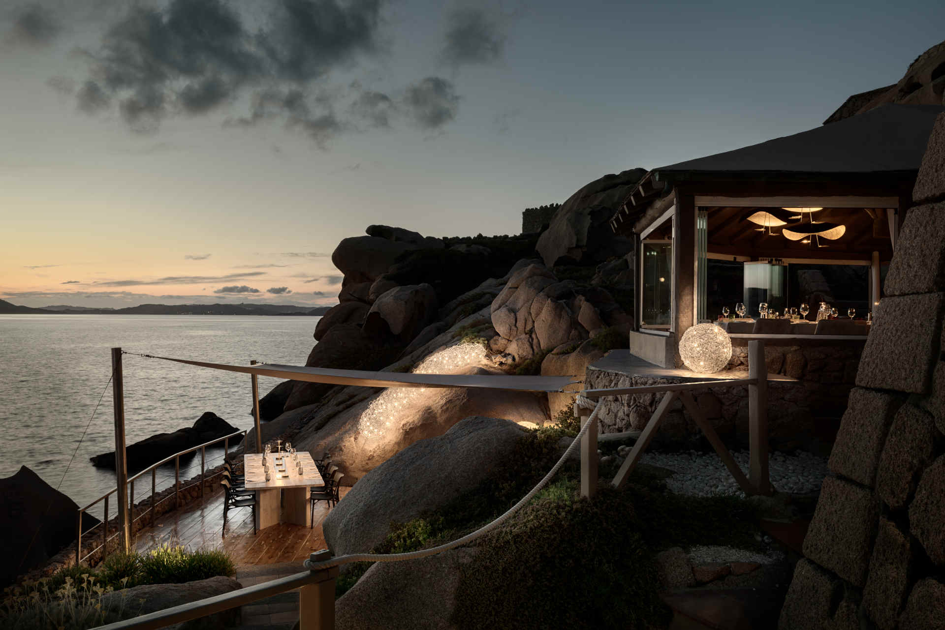 Im Phi Beach an der Costa Smeralda setzt Catellani & Smith Aspekte © Nava Rapacchietta