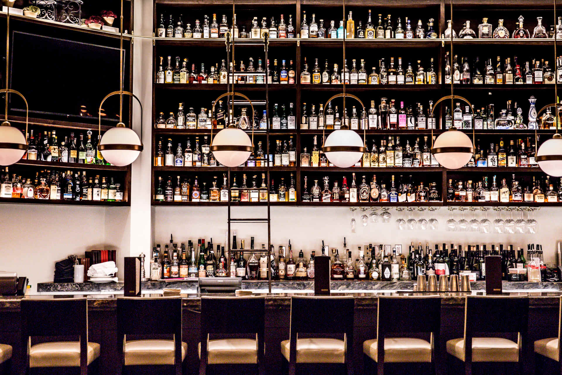 Bar im Delmonico Steakhouse, Foto beigestellt
