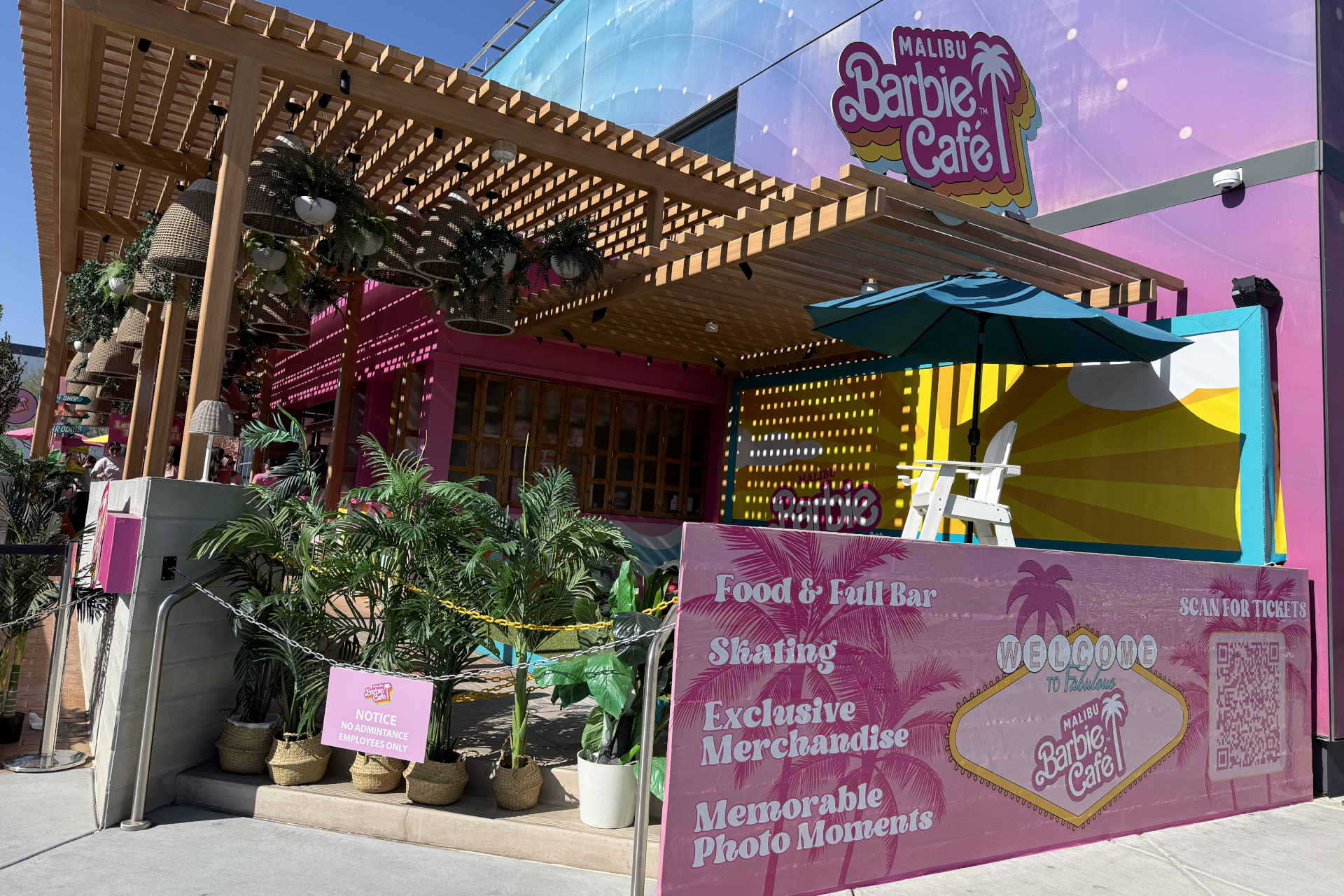 Barbie Café