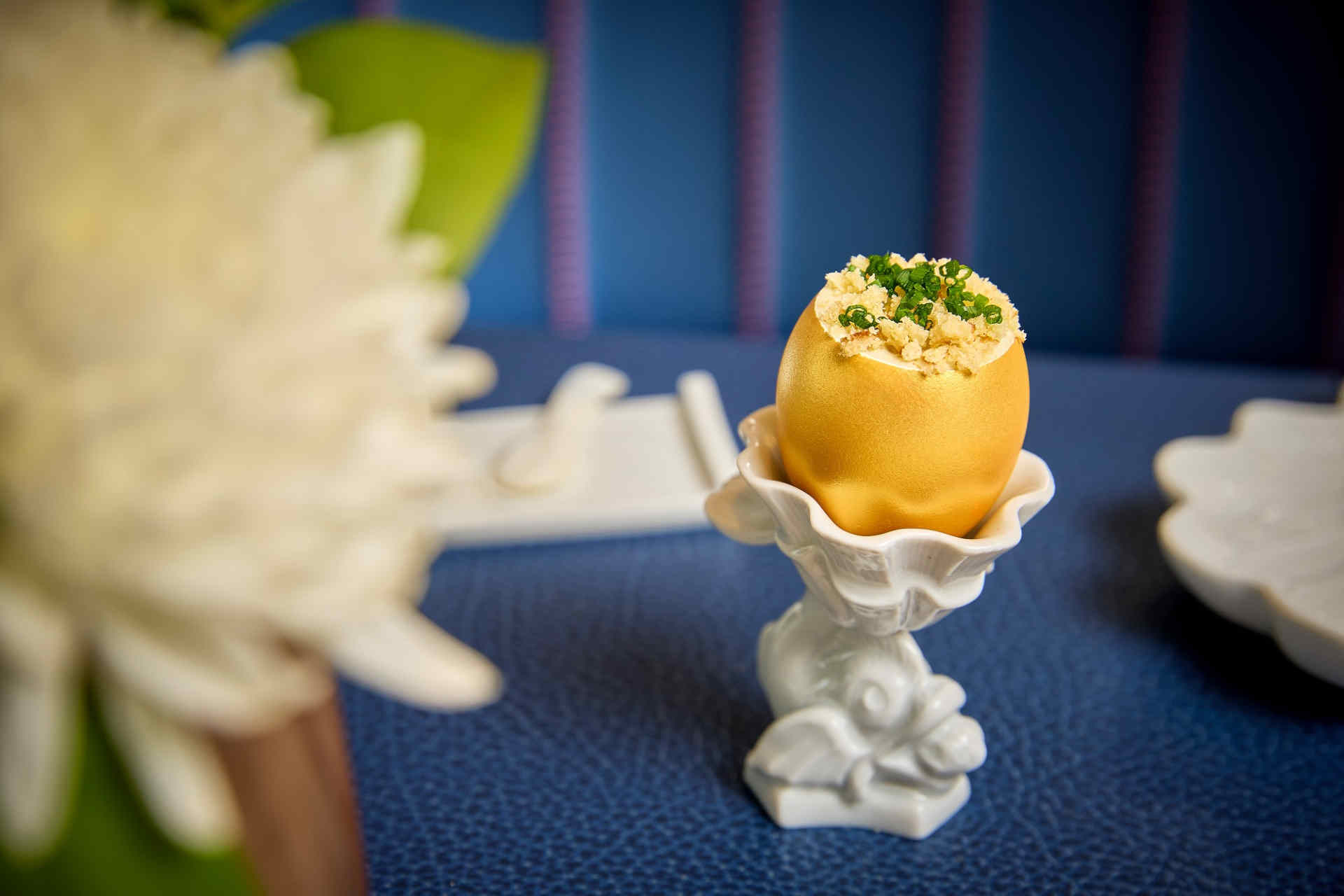 Goldenes Ei: Fenchel Tatar und geräucherte Brioche Croutons © Hapag-Lloyd Cruises / Christian Wyrwa