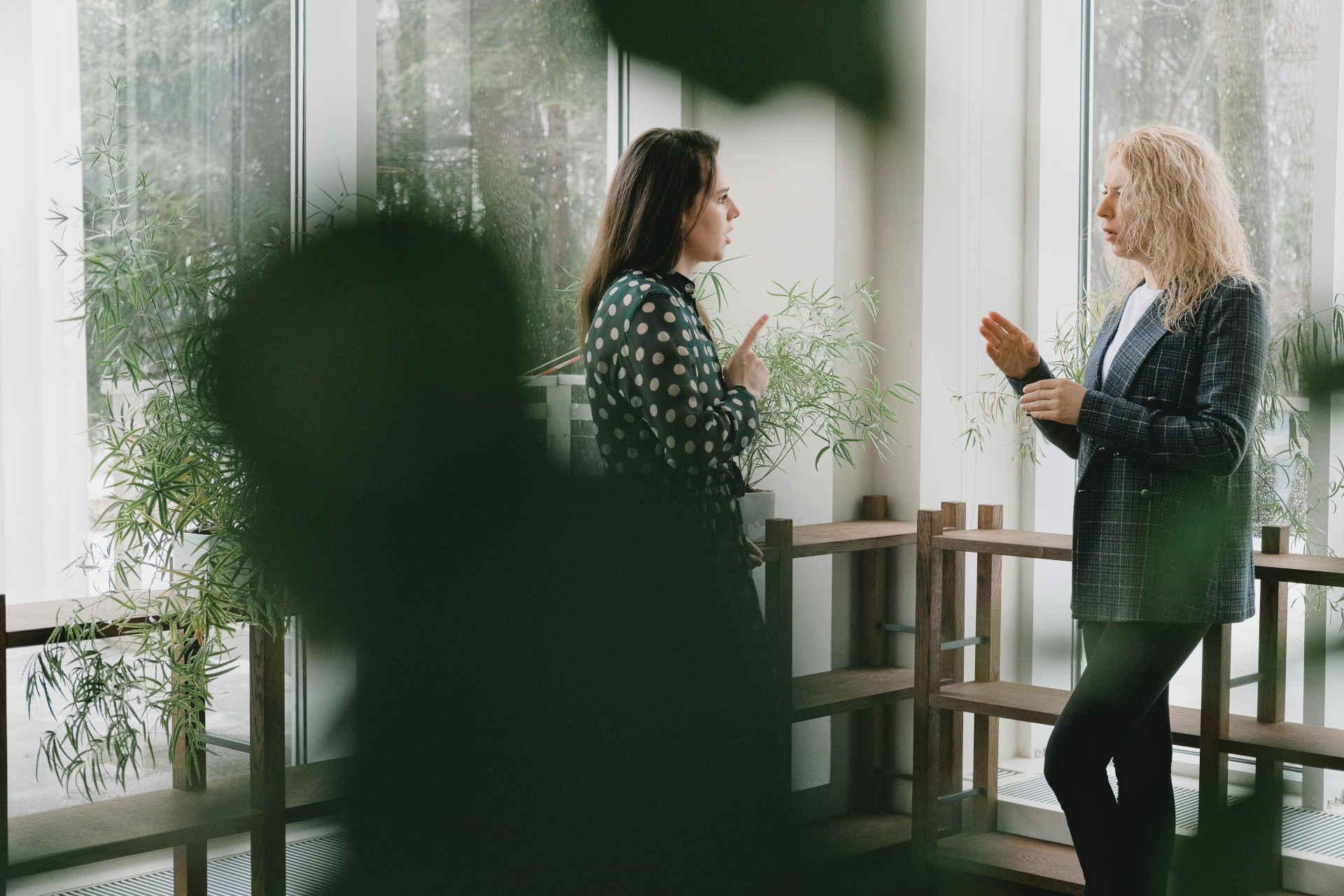 Conversation © SHVETS production / Pexels