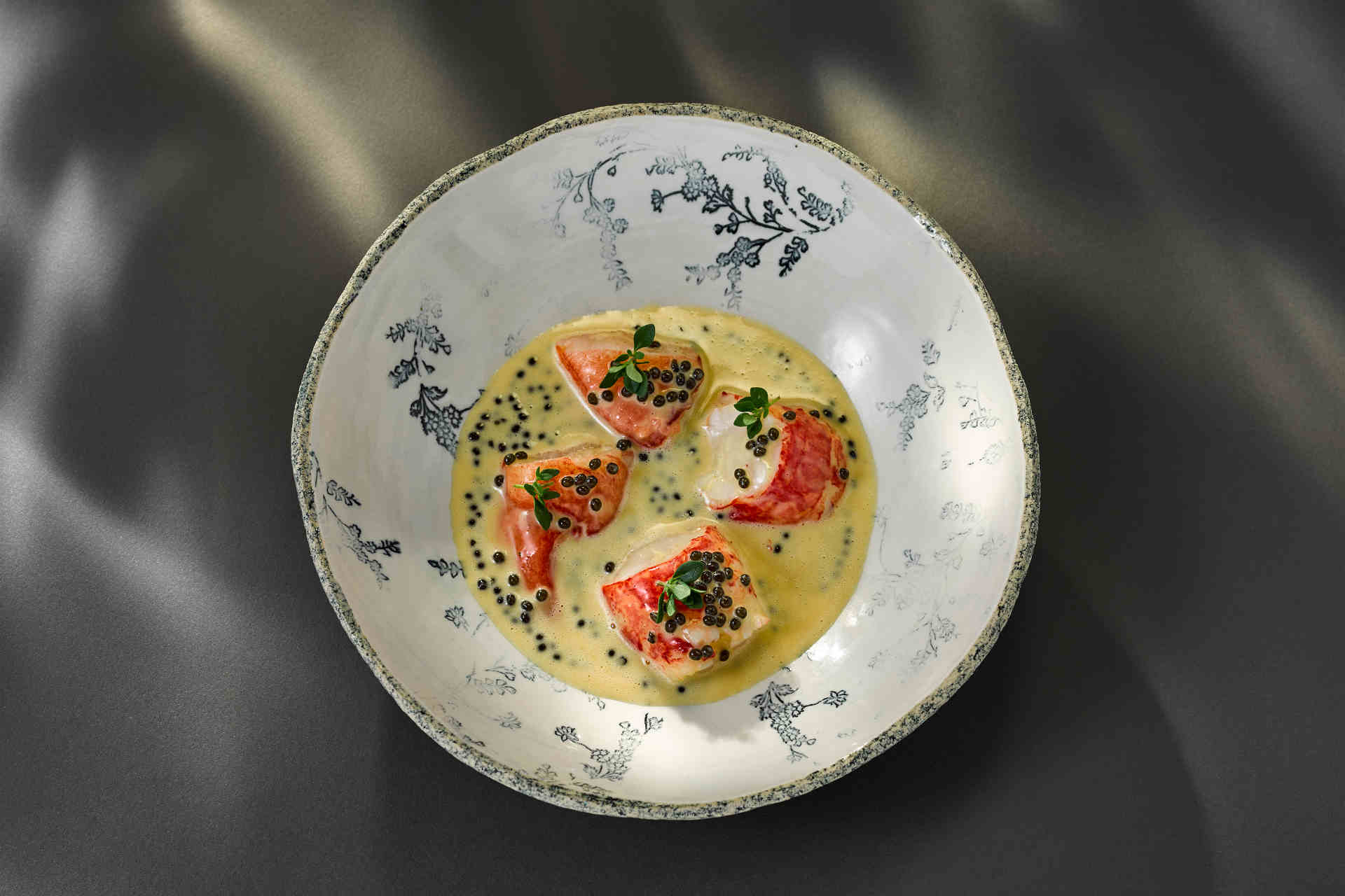 Hummer mit Kaviar und Beurre Blanc, Foto beigestellt